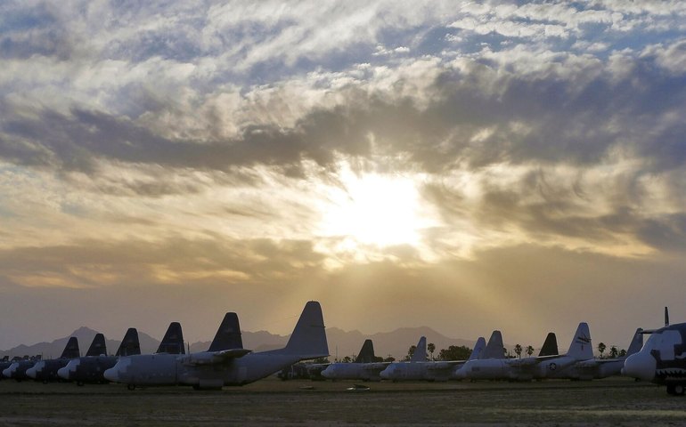 Força Aérea dos EUA está enfrentando dificuldades na operação e manutenção de aviões, diz mídia