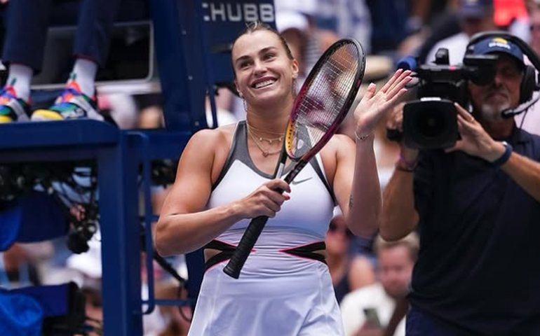 Sabalenka celebra 500º jogo com vitória no WTA Finals; Luisa Stefani é superada na estreia