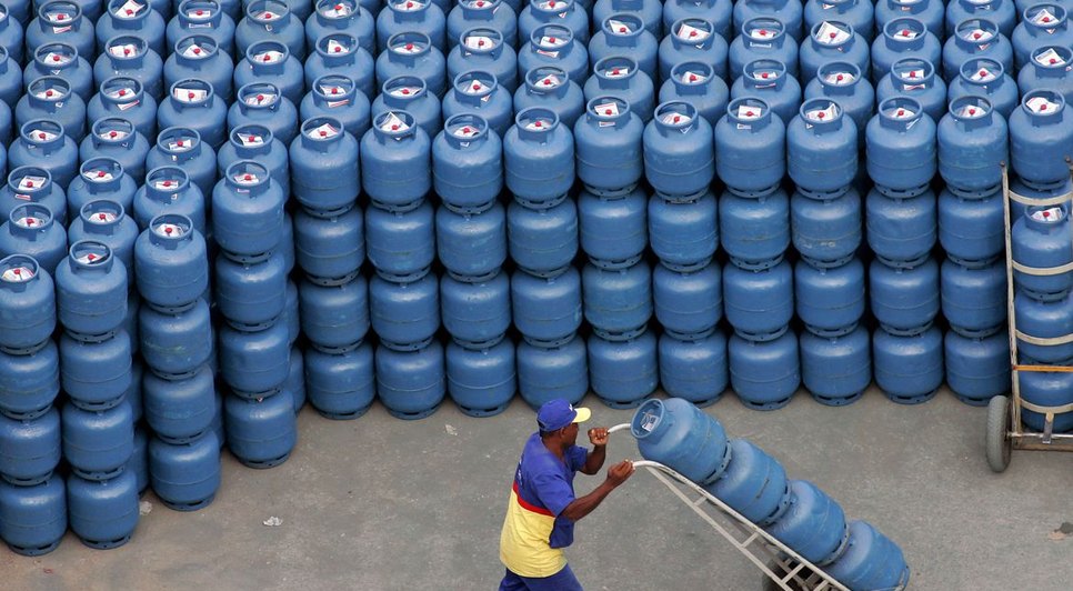 Gás de cozinha fica mais barato a partir desta quinta-feira / Foto: Foto: Reuters/Caetano Barreira