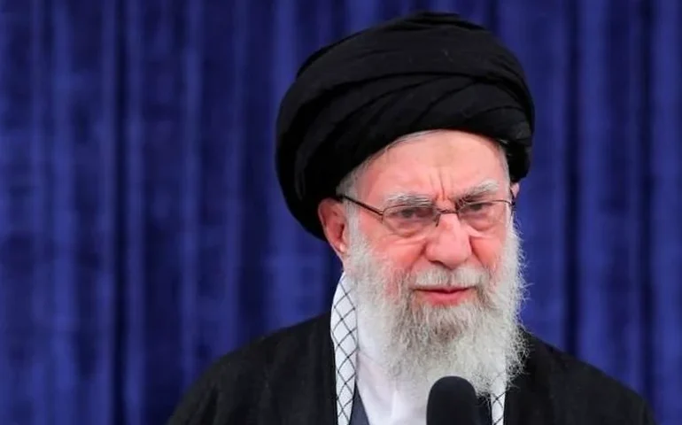 Líder supremo do Irã, Ali Khamenei, morre em ataques atribuídos a EUA e Israel, diz imprensa internacional