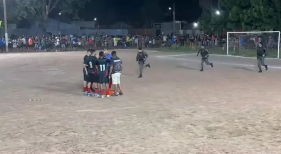 Homem foi preso durante partida de várzea / Foto: Reprodução