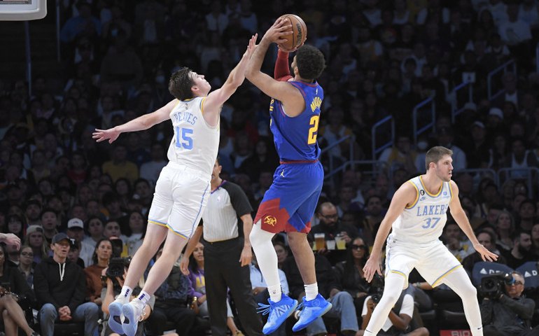 Lakers vencem a 1ª, Warriors tropeçam e Doncic alcança marca de Jordan na NBA