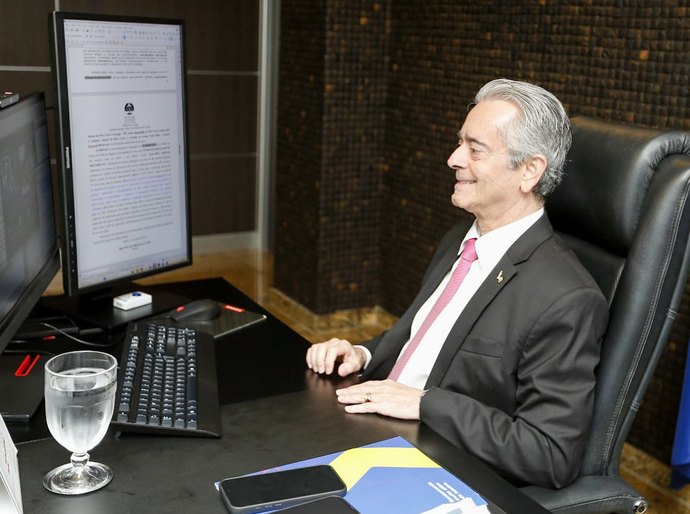 Presidente Fábio Bittencourt participa de sessão da 3ª Câmara Cível