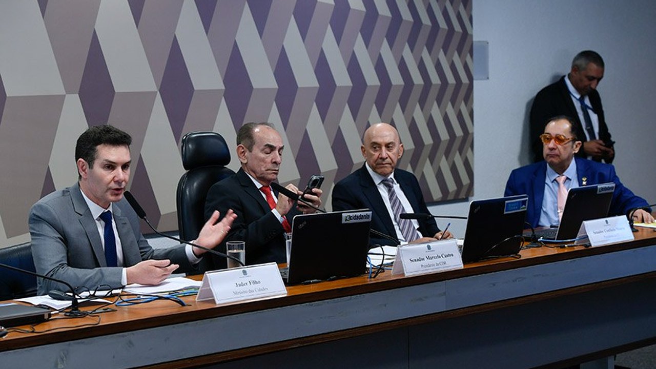 Em audiência, Jader Filho diz que decretos sobre saneamento beneficiam mais de mil cidades