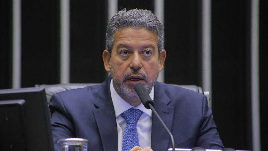 Lira vai ou fica?