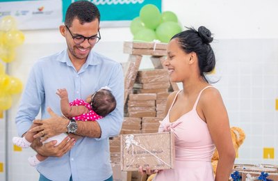 Primeira Infância Cidadã entrega kits de Literacia Familiar para mães e gestantes do programa