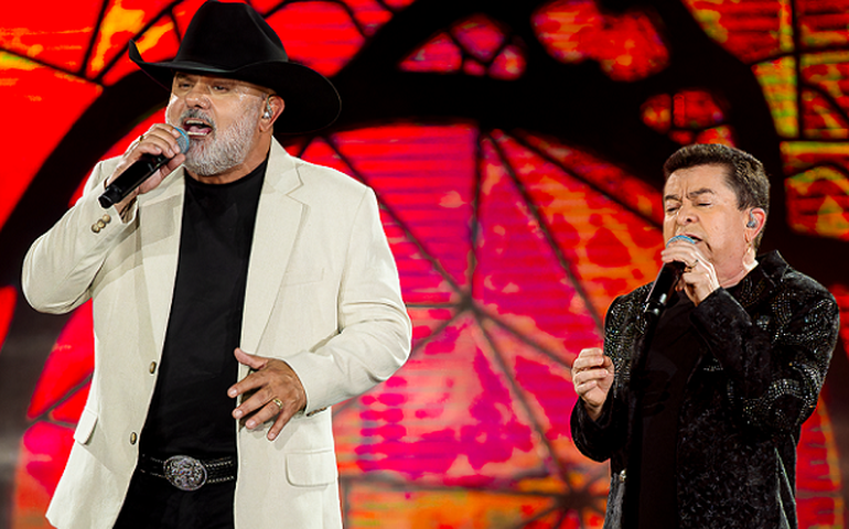 Rionegro e Solimões sobem primeiro single de novo DVD