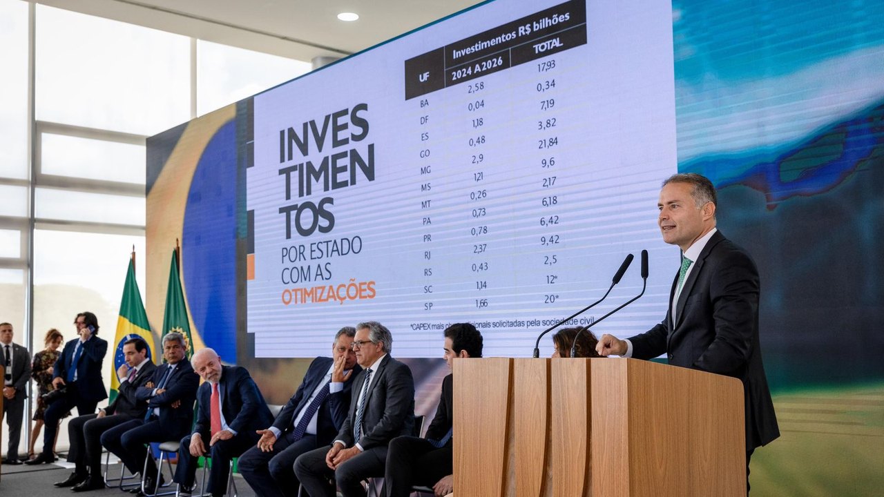 Otimizações podem gerar R$ 110 bi para retomada de obras em importantes rodovias do país, destaca Renan Filho em evento com Lula
