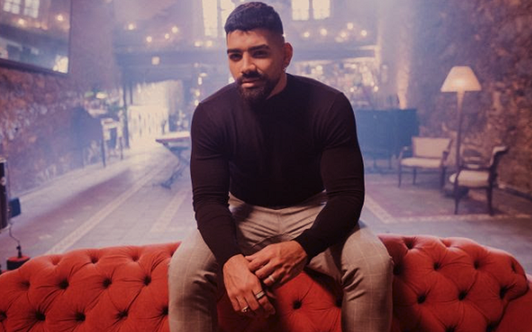 Dilsinho sobe parte do projeto “Garrafas e Bocas”