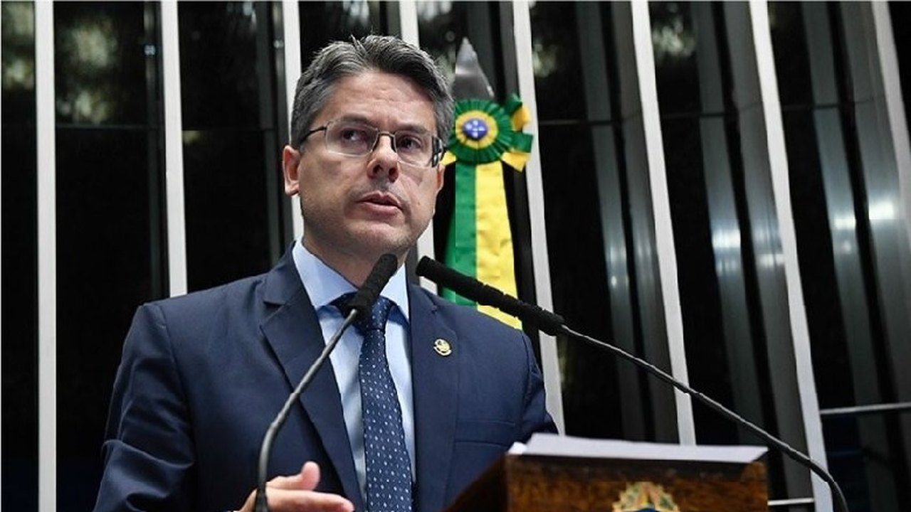 Vieira apresenta textos que mudam Lei Antiterrorismo e competência no julgamento