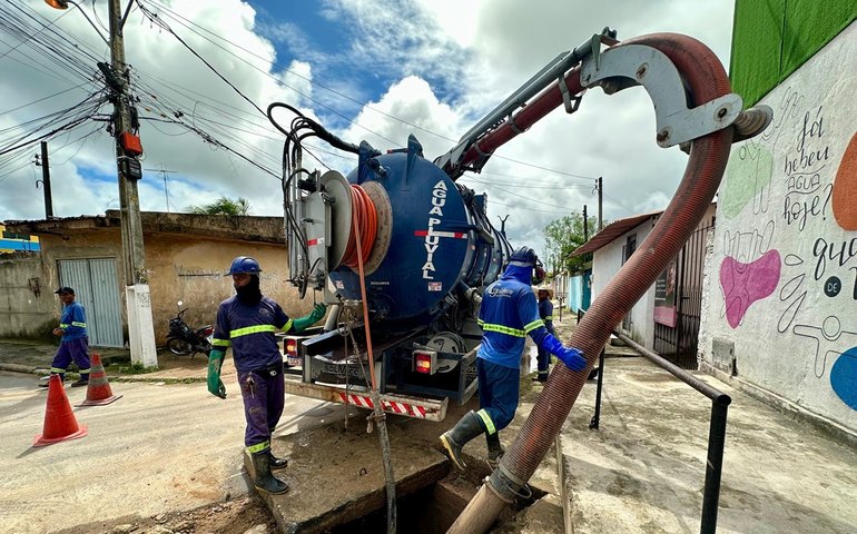 Infraestrutura remove mais de 400 toneladas de entulho do sistema de drenagem em outubro