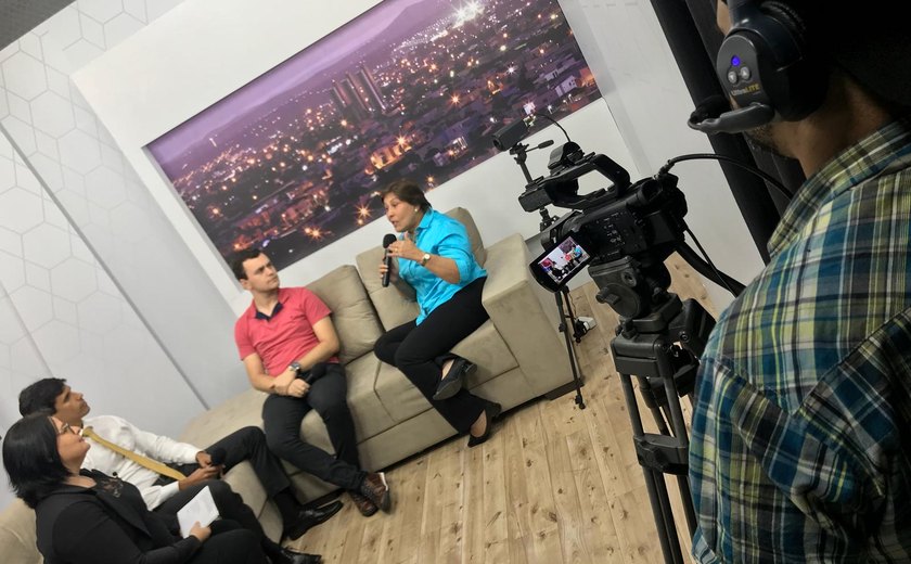 Célia debate projetos para Alagoas em programa de TV exclusivo para as eleições