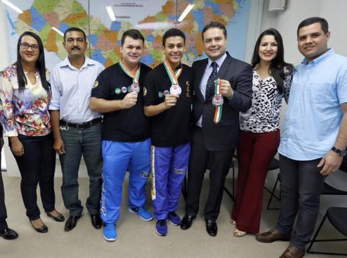 Vice-campeão mundial em karate visita governador Renan Filho