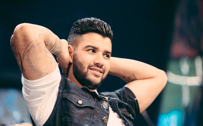 Gusttavo Lima doa R$ 500 mil em alimentos para famílias que vivem de lixão