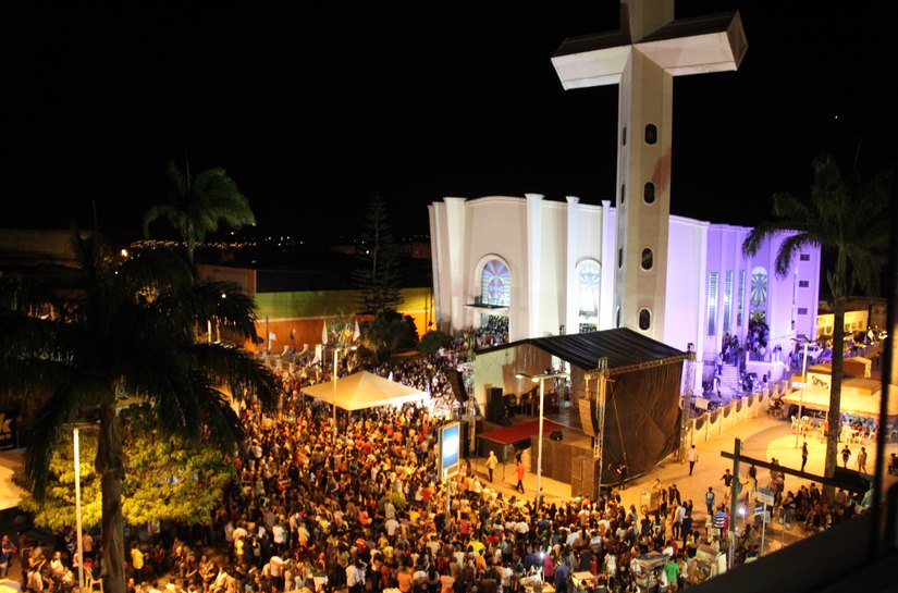 Multidão no 1º dia do Novenário de Nossa Senhora do Bom Conselho