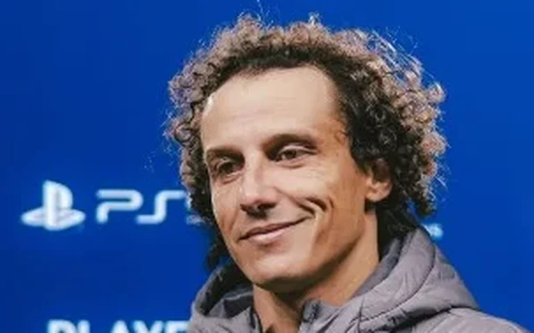 Aos 38 anos, David Luiz faz história e se torna o segundo jogador mais velho a marcar na Champions