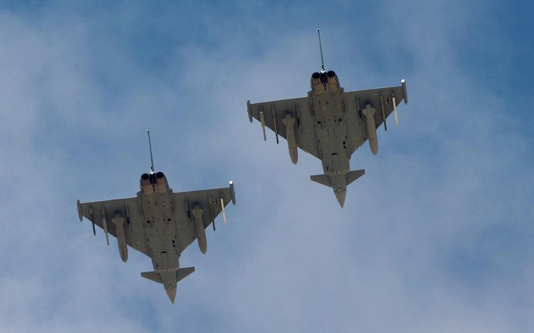 Mídia: OTAN deve dispersar aviões por toda a Europa ante vulnerabilidade ao sistema russo Oreshnik