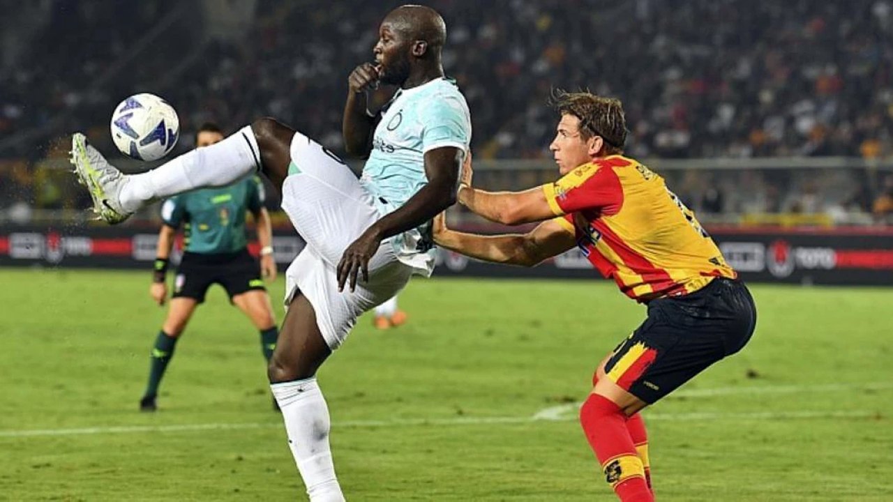 Inter sofre, mas marca no fim e derrota Lecce na estreia do Italiano