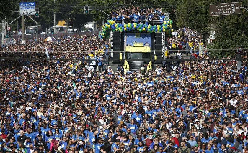 Marcha para Jesus reúne milhares de pessoas na capital paulista