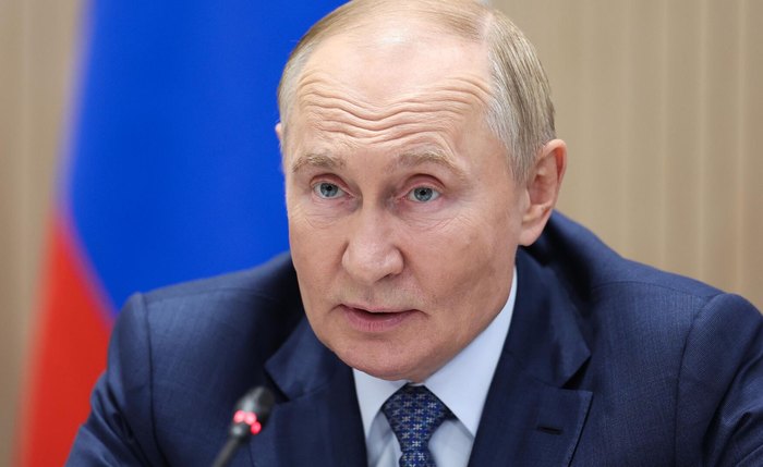 'Logo ficarão todos aos pés de seu dono': Putin comenta tensões nas relações da Europa com Trump 'Logo ficarão todos aos pés de seu dono': Putin comenta tensões nas relações da Europa com Trump