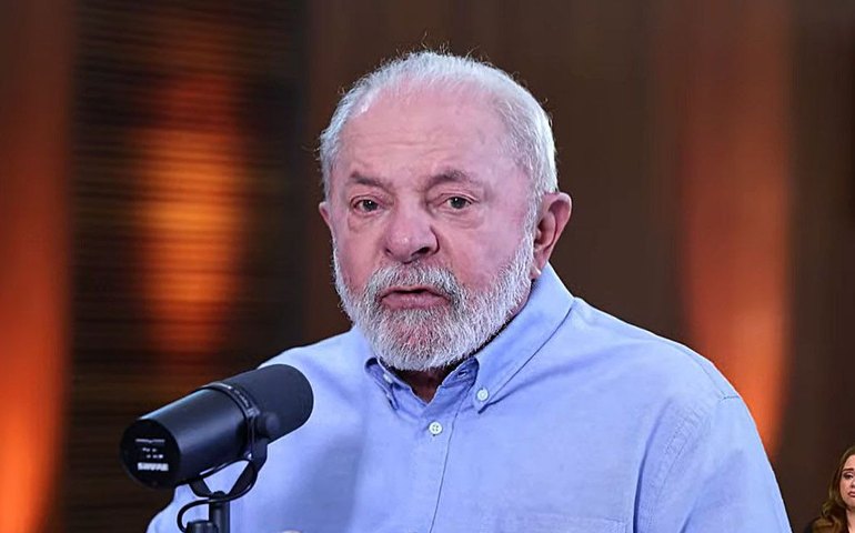 Lula se irrita com erro técnico antes de início de entrevista: 'Por que não dá o ok logo?'