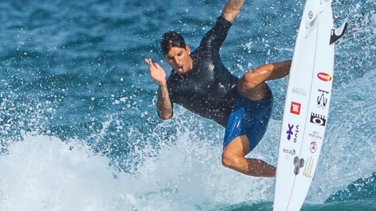 Gabriel Medina sofre ferimento na cabeça durante treino em Teahupoo