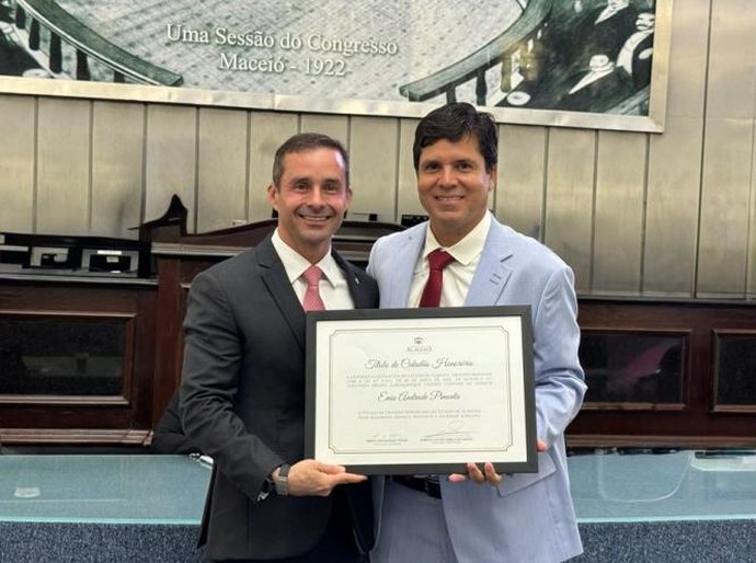 Procurador-geral do MPC/AL recebe Título de Cidadão Honorário
