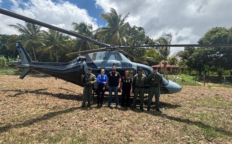 Perita é transportada de helicóptero para área de difícil acesso em Alagoas