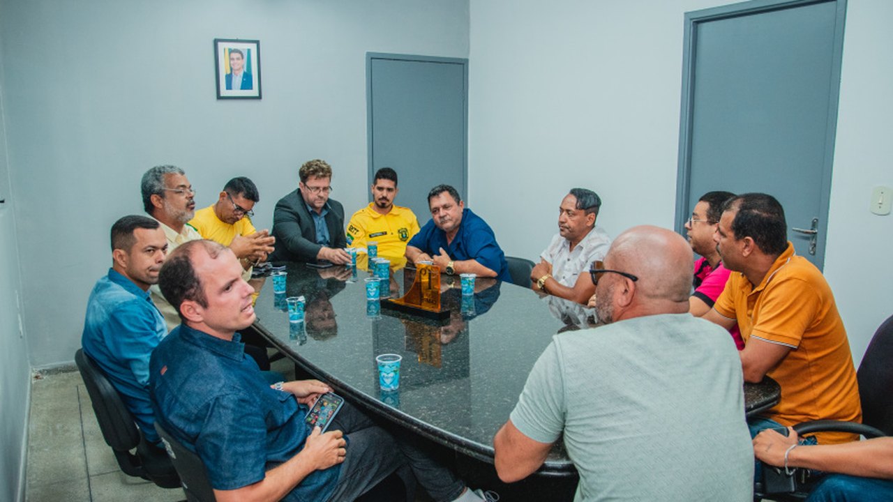 SMTT media reunião entre autoescolas e moradores para garantir segurança viária no Clima Bom