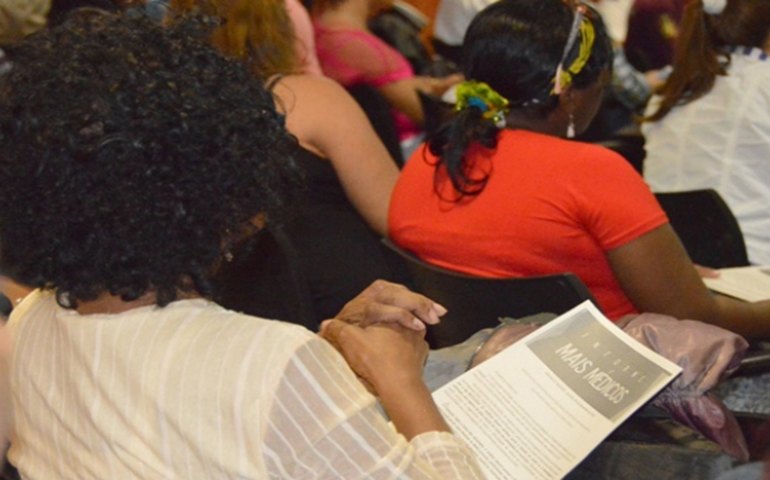 Médicos cubanos aguardam Revalida para continuar trabalhando