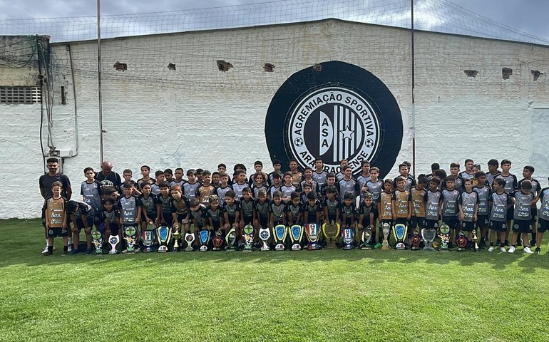 Atletas do projeto ASA base GL são recebidos pelo elenco Alvinegro no CT