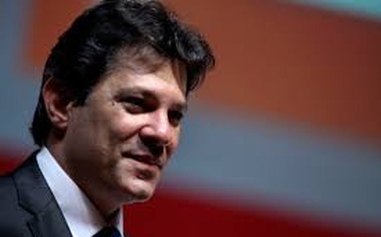 Candidato à reeleição, Haddad promete dar continuidade a projetos na periferia