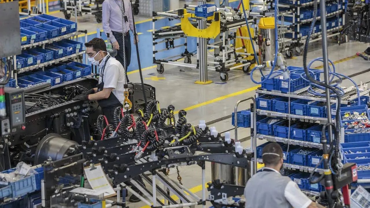 Produção da indústria elétrica e eletrônica cai 2,8% em janeiro ante dezembro