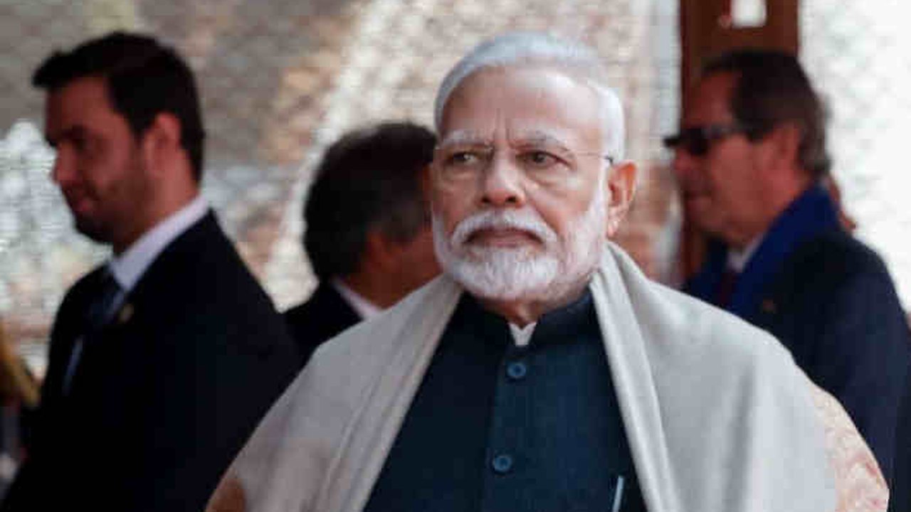 Primeiro-ministro indiano Narendra Modi clama vitória nas eleições