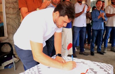 Prefeito Cacau assina Ordem de Serviço para requalificação da Rua Carapeba