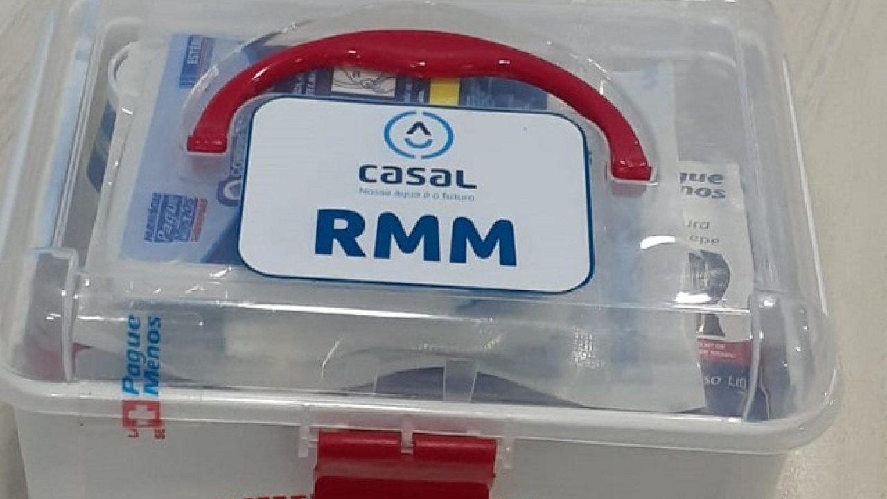 Abril Verde: Casal distribui kits de primeiros socorros para trabalhadores das ETAs
