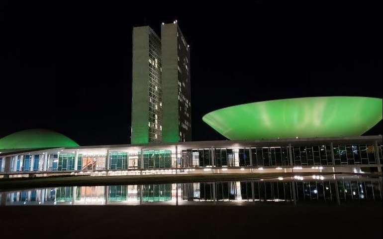 Congresso ilumina-se de verde pelos dias da pessoa com esquizofrenia e do combate ao glaucoma