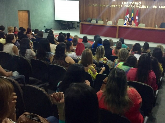 Seminário discute assistência para mulheres vítimas de violência