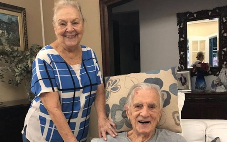 Aos 100 anos, Orlando Drummond posta foto com a esposa na quarentena
