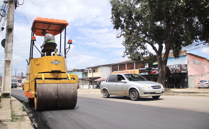 Prefeitura de Maceió retoma pavimentação asfáltica na Avenida Benedito Bentes