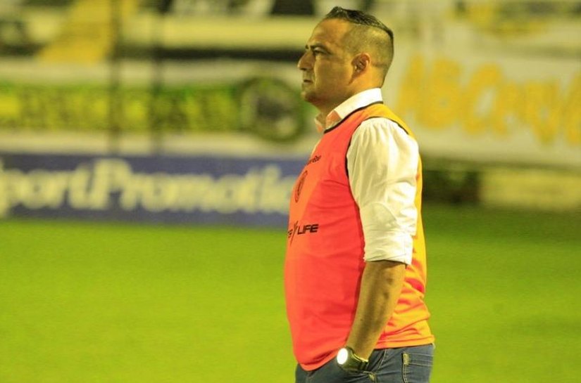 Técnico Foiani prega respeito ao Confiança e viaja com a equipe motivada