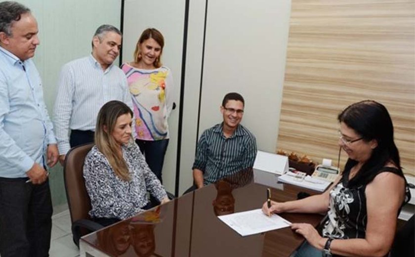 Secretária Rozangela Wyszomirska empossa nova diretora geral da UE do Agreste