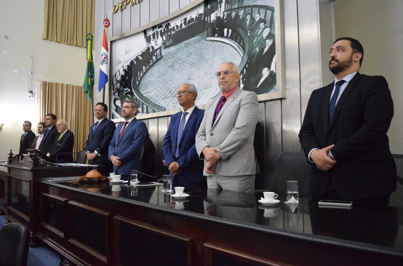 Desembargador Ivan Brito prestigia solenidade na Assembleia Legislativa de Alagoas