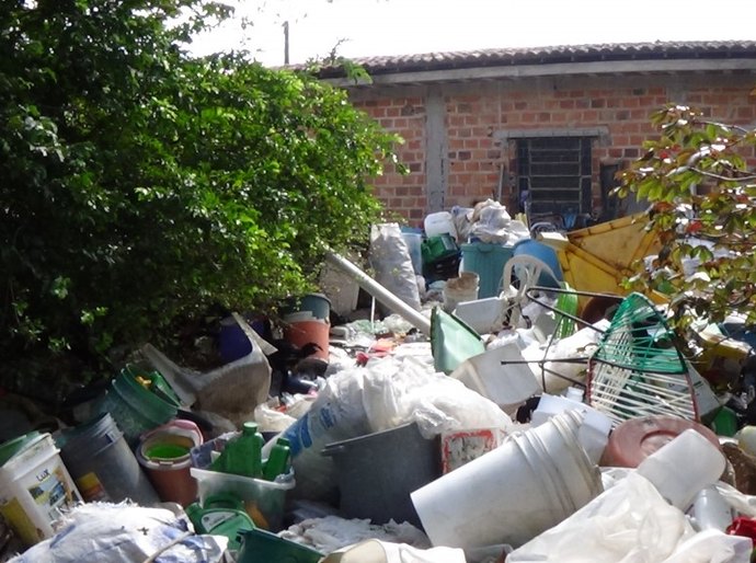 Operação conjunta vai recolher lixo em terreno na Santa Lúcia