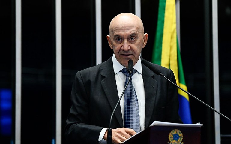 Confúcio Moura destaca sanção de leis na área de educação