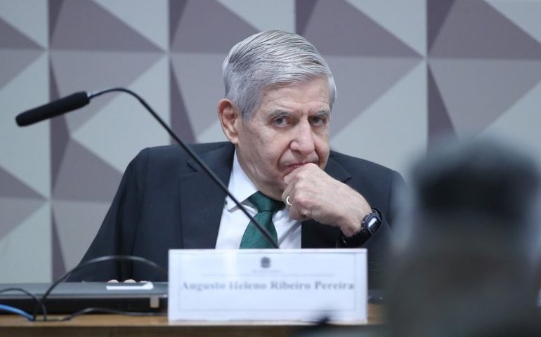 General Heleno diz que não pode falar sobre invasões do 8 de janeiro porque já estava fora do governo