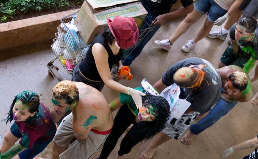 Projeto proíbe trote estudantil humilhante em universidades