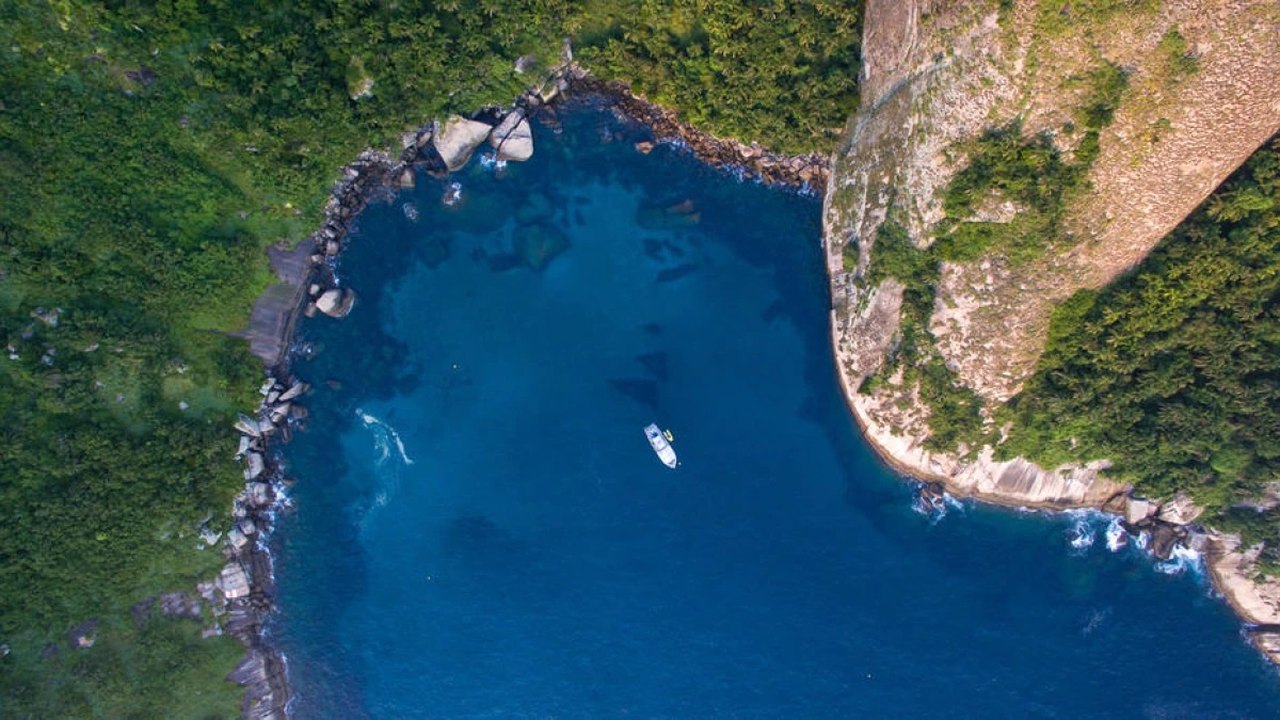 Marinha suspende exercício em Alcatrazes após protestos de ambientalistas