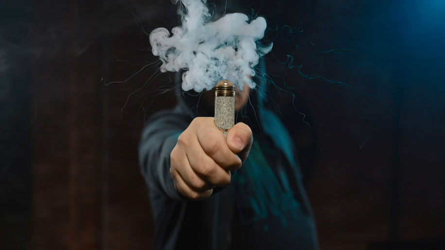Doce Veneno: Como o uso de vape pode comprometer os pulmões de jovens em poucos meses; entenda o 'Pulmão de Pipoca'
