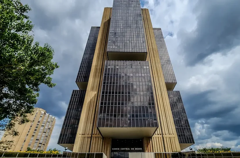 Copom eleva juros básicos da economia para 15% ao ano